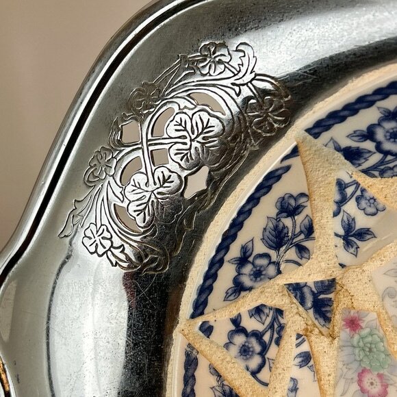 Decorative Mosaic Bread Bowl with Engraved Borders and Colorful Porcelain - Picture 2 of 7